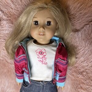 American Girl Doll Truly Me Long Blond hair Brown Eyes Freckles RETIRED + Outfit